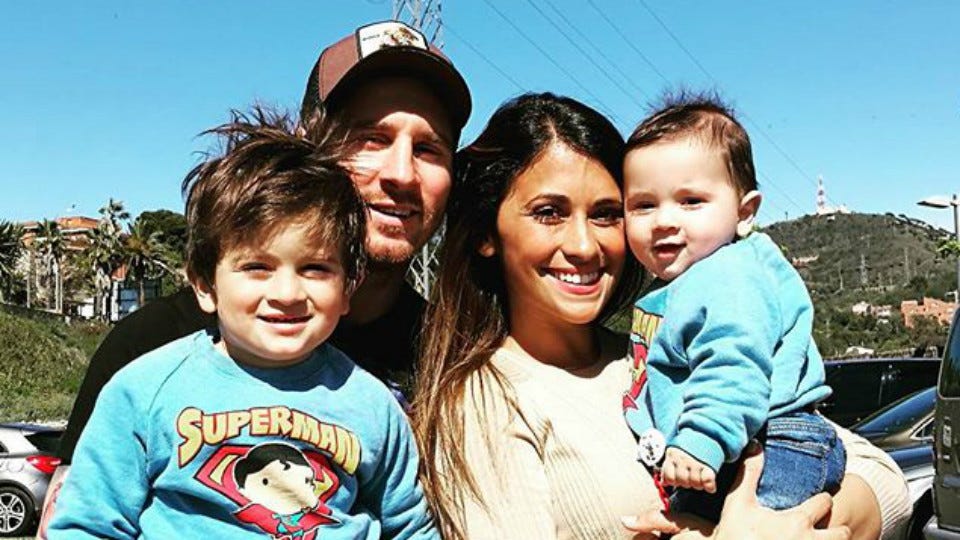 Los hijos de Leo Messi se cruzaron con un artista argentino en el estadio y le pidieron una foto que se viralizó